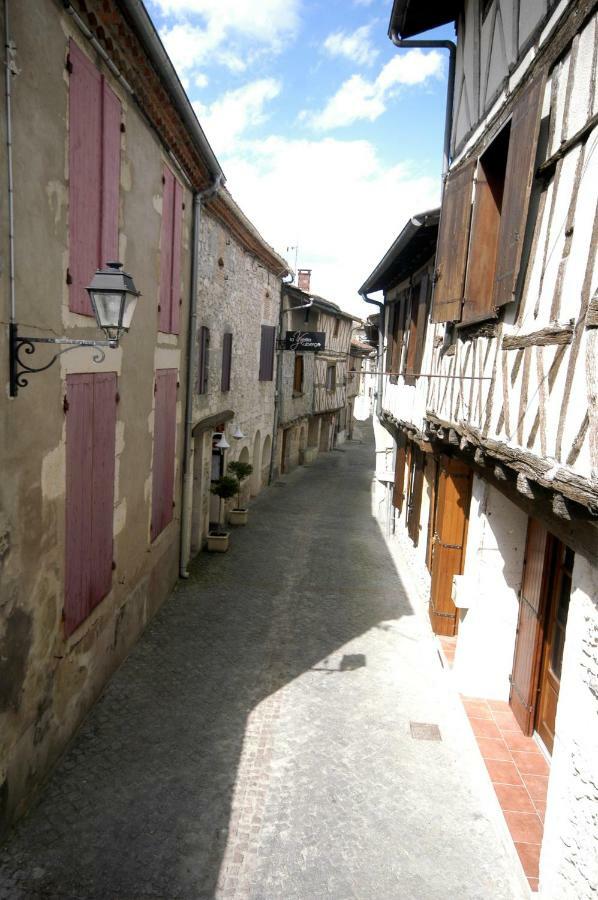 דירות קסטלז'לו L' Ancien Relais De Poste Henri מראה חיצוני תמונה